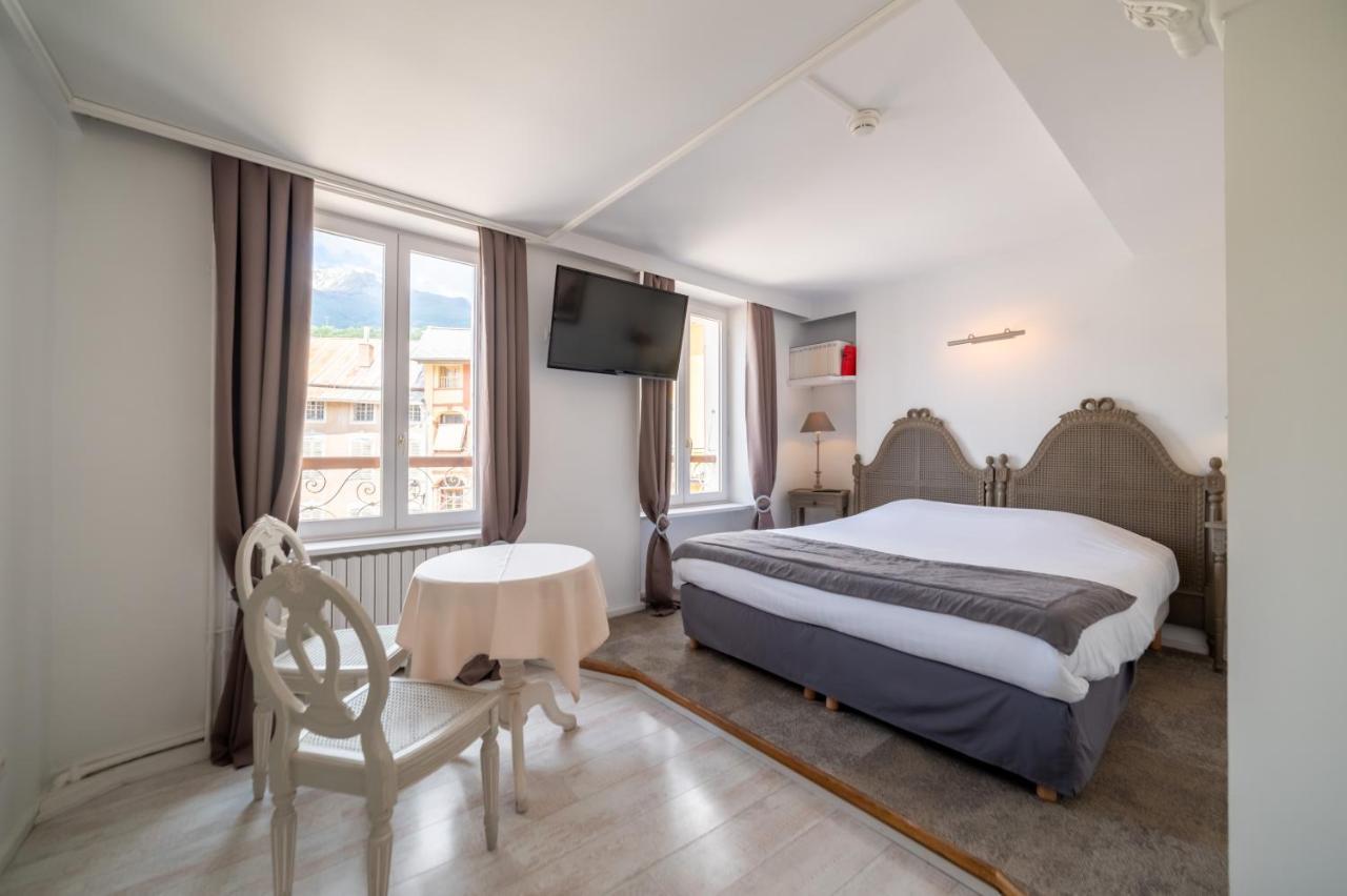 Logis - Hotel De La Mairie アンブラン エクステリア 写真