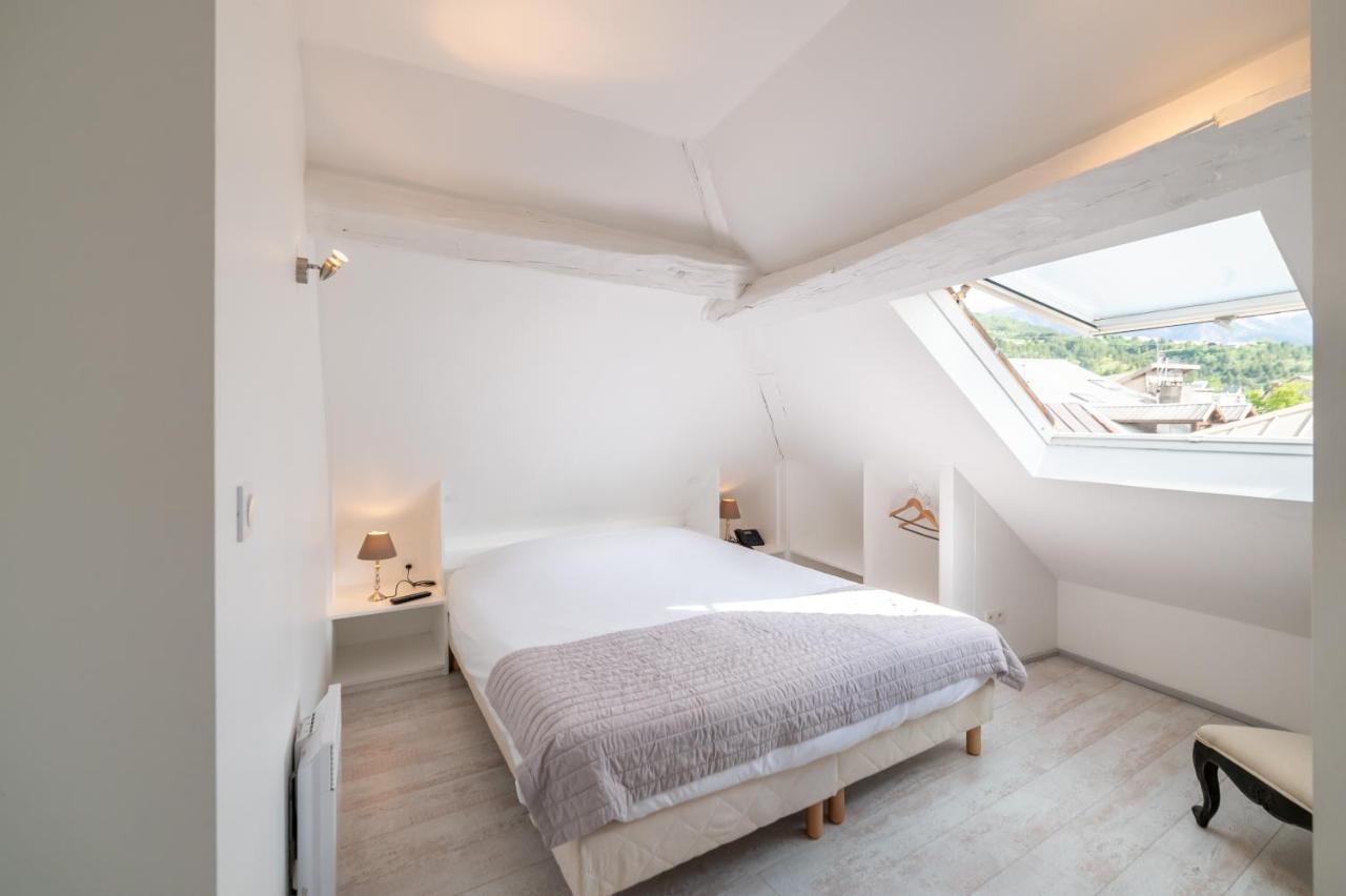 Logis - Hotel De La Mairie アンブラン エクステリア 写真