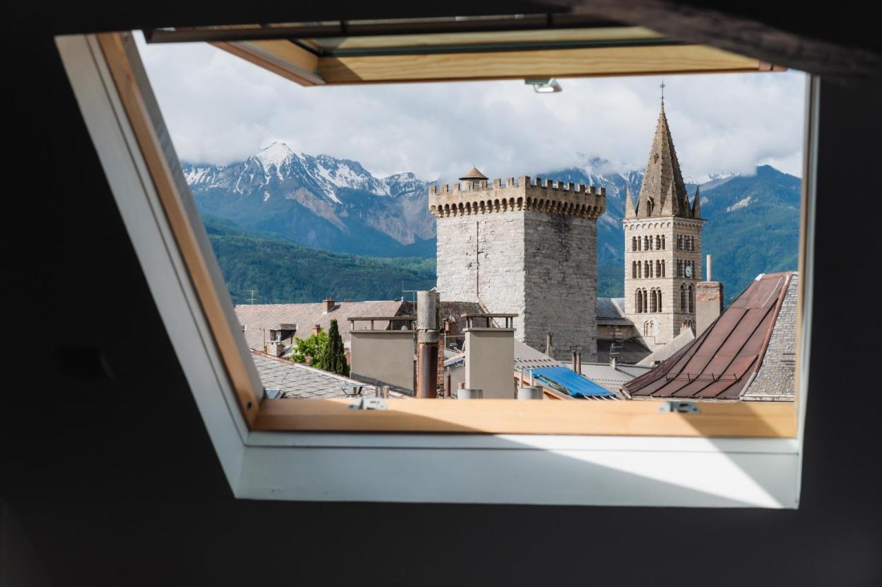 Logis - Hotel De La Mairie アンブラン エクステリア 写真