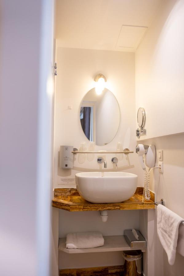 Logis - Hotel De La Mairie アンブラン エクステリア 写真