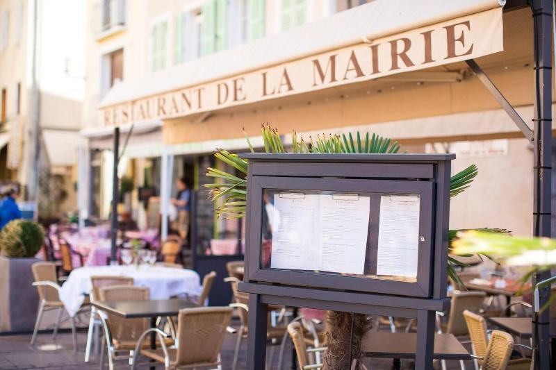 Logis - Hotel De La Mairie アンブラン エクステリア 写真
