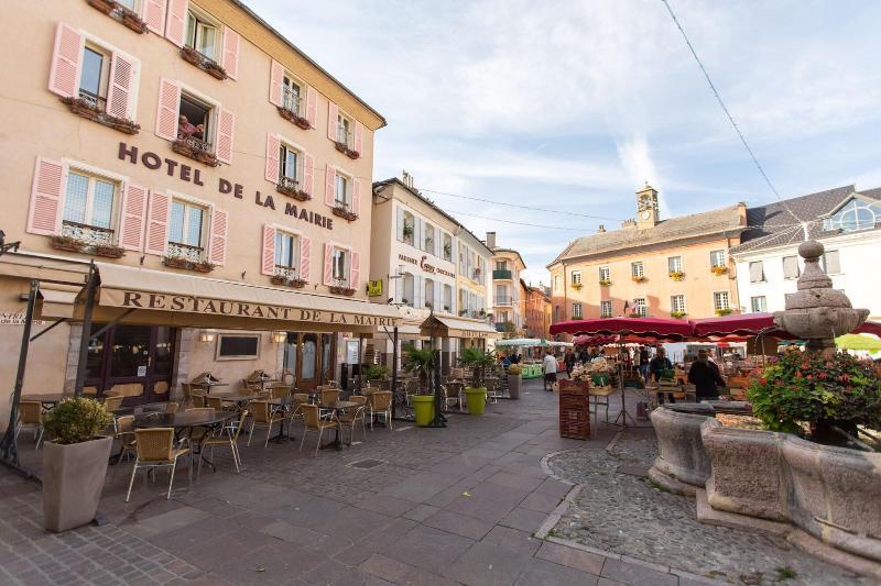 Logis - Hotel De La Mairie アンブラン エクステリア 写真