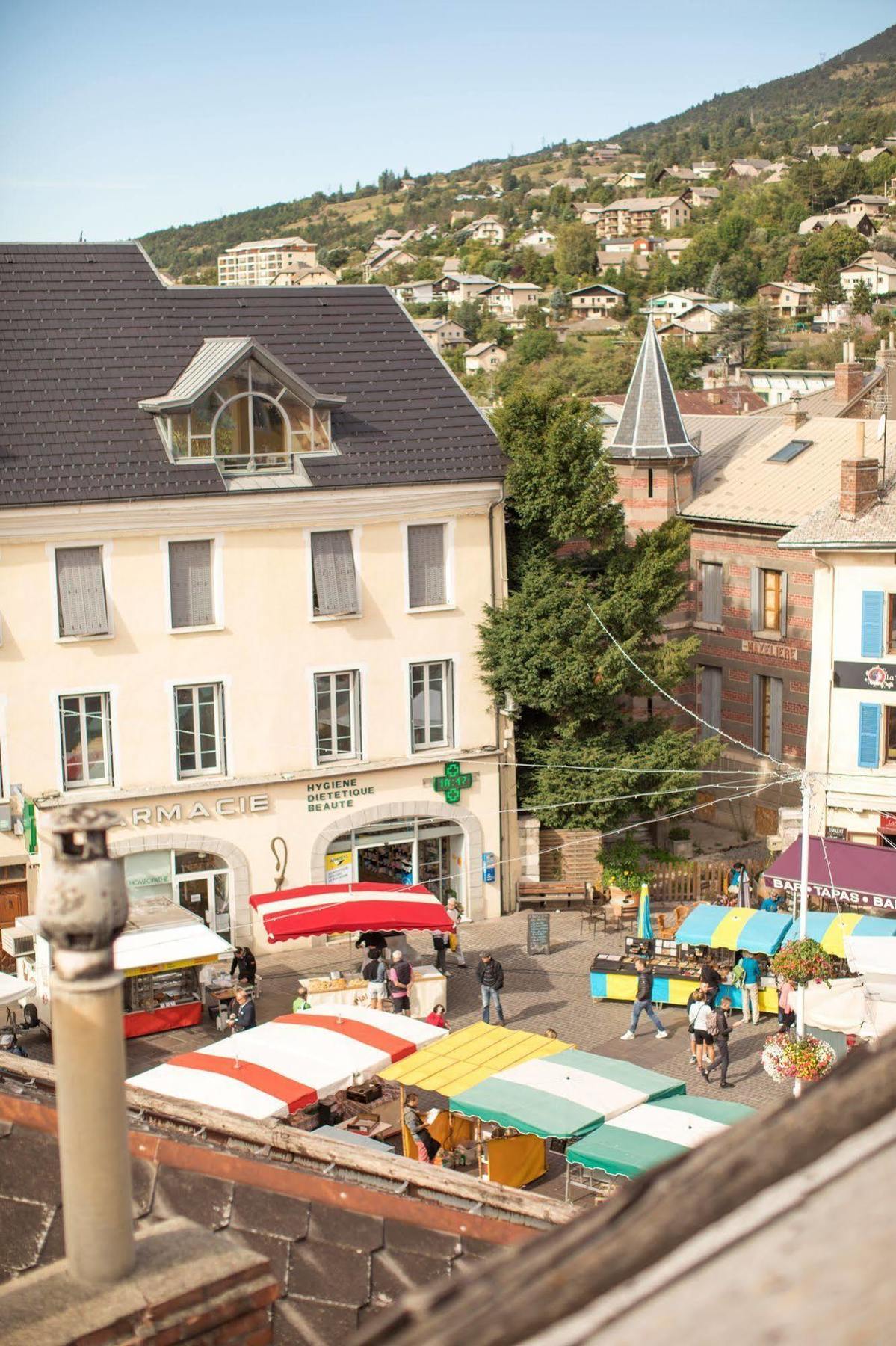 Logis - Hotel De La Mairie アンブラン エクステリア 写真