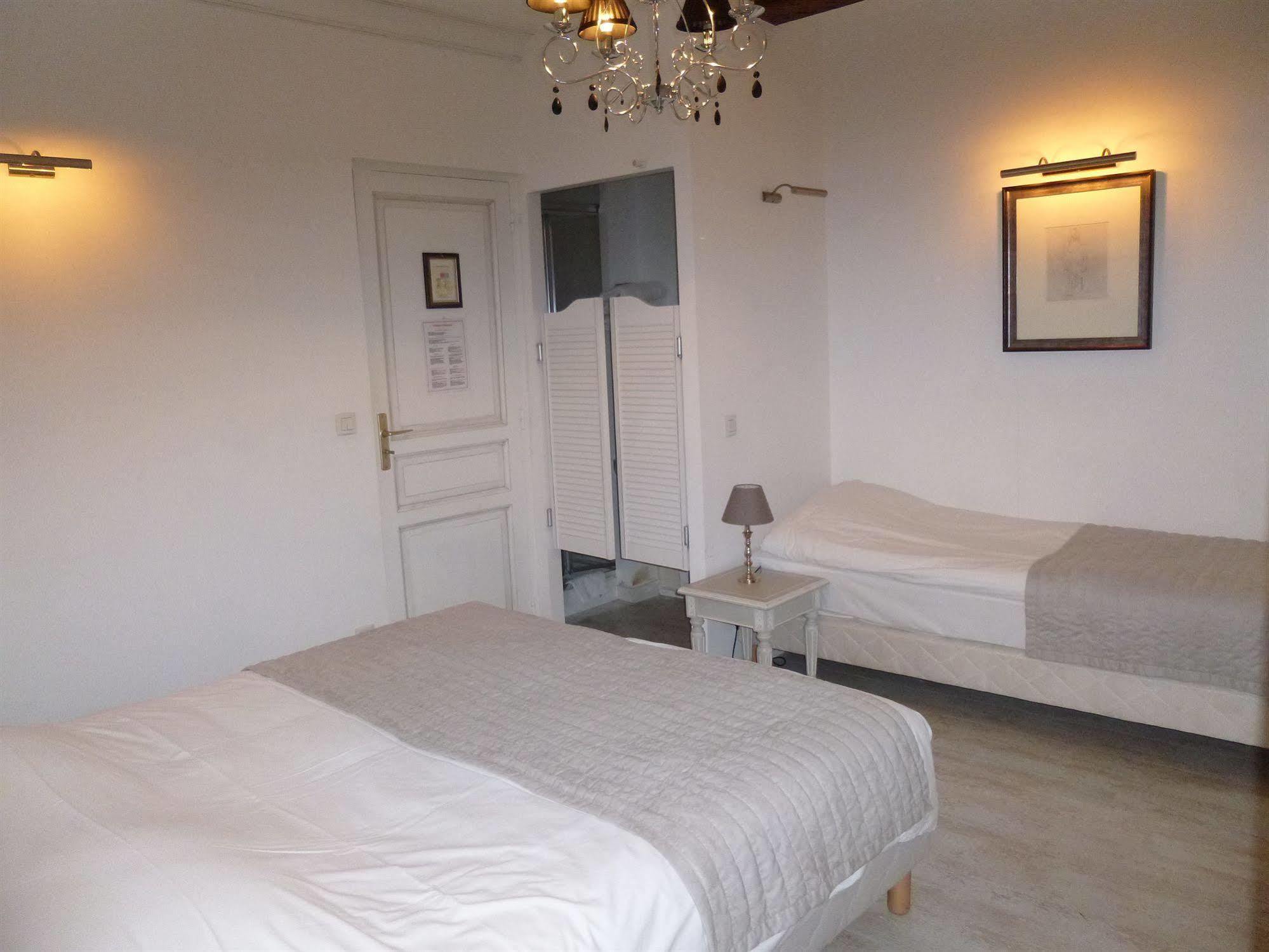 Logis - Hotel De La Mairie アンブラン エクステリア 写真